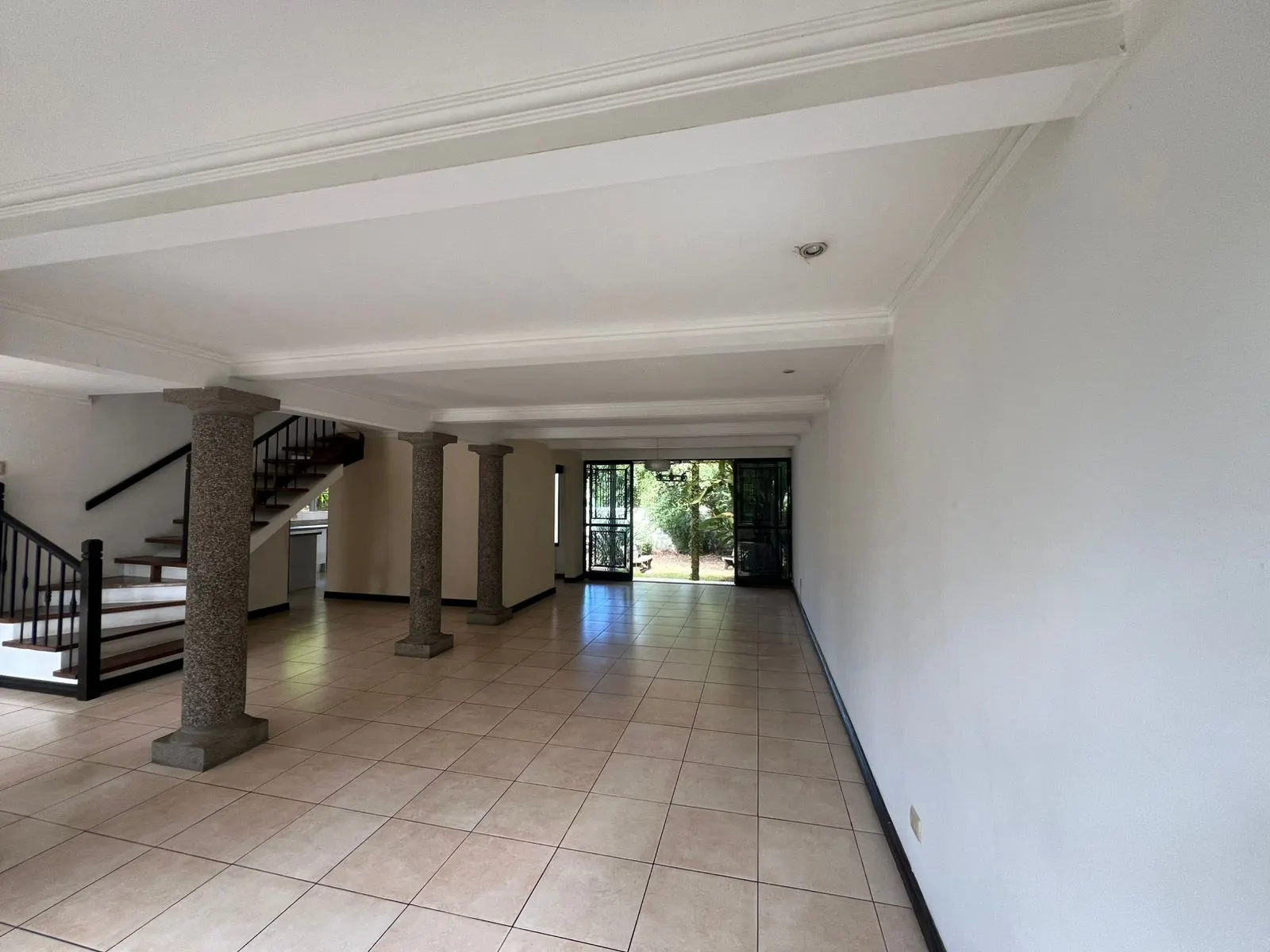 Casa de 5 Dormitorios en San Rafael de Escazú — No en Condominio — foto 2