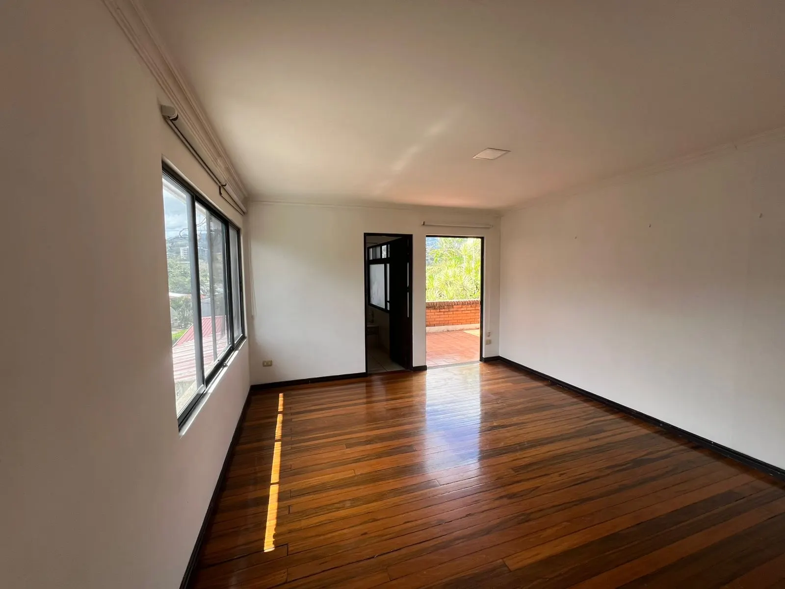 Casa de 5 Dormitorios en San Rafael de Escazú — No en Condominio — foto 7