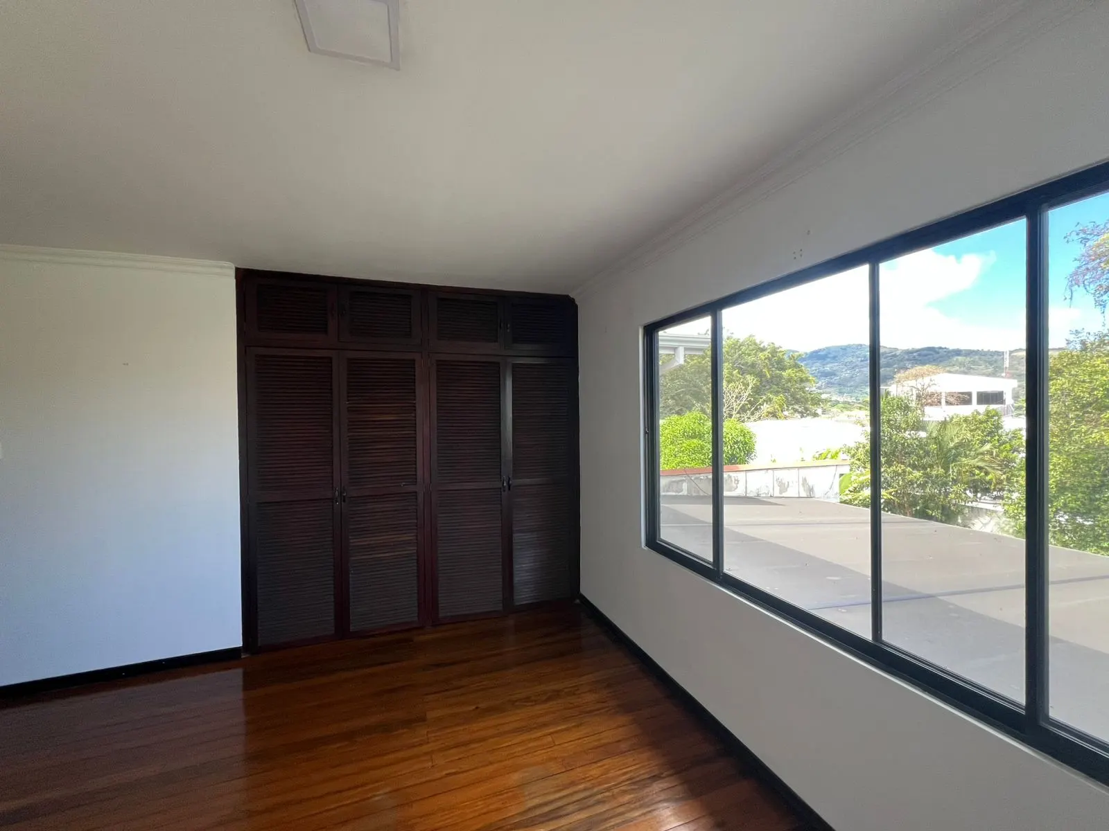 Casa de 5 Dormitorios en San Rafael de Escazú — No en Condominio — foto 9