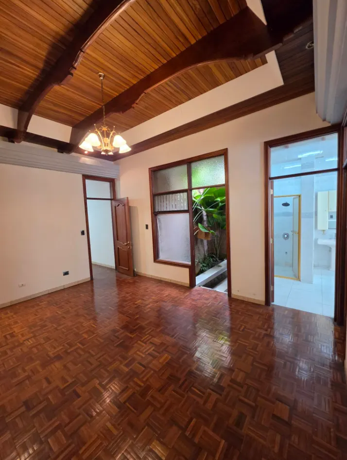 Casa de 3 Dormitorios en Trejos Montealegre — 2 Suites con Jacuzzi — foto 5