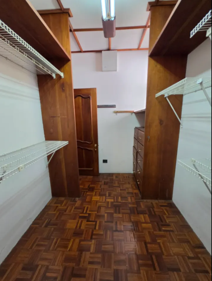 Casa de 3 Dormitorios en Trejos Montealegre — 2 Suites con Jacuzzi — foto 6