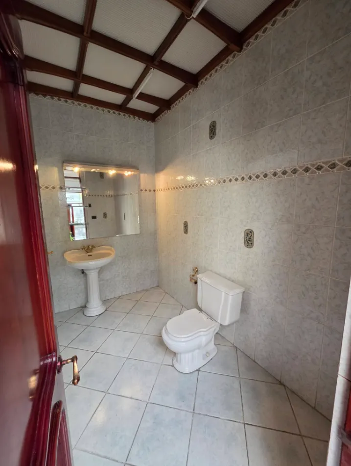 Casa de 3 Dormitorios en Trejos Montealegre — 2 Suites con Jacuzzi — foto 9