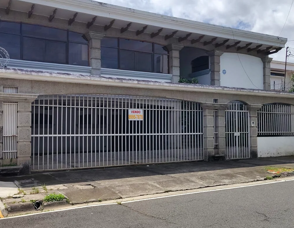 Casa de 3 Dormitorios en Trejos Montealegre — 2 Suites con Jacuzzi — foto 10