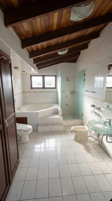 Casa de 6 Dormitorios en Los Laureles, Escazú — 2 en primer nivel — foto 6