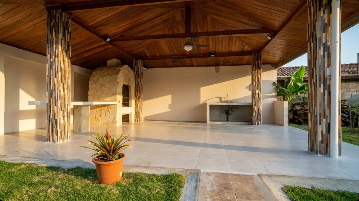 Casa de 6 Dormitorios en Los Laureles, Escazú — 2 en primer nivel — foto 9
