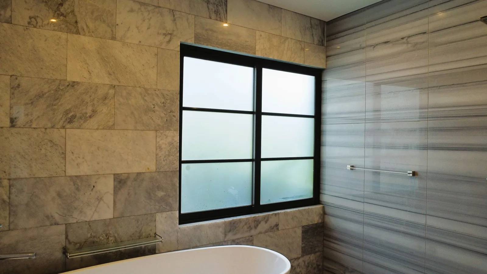Ducha de la master suite — casa en alquiler en San Rafael de Escazú